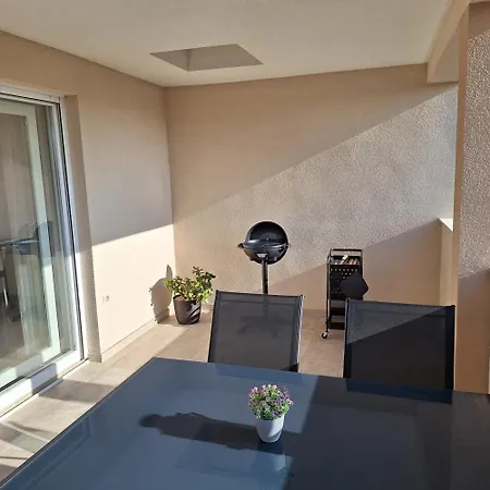 Elena & Lana Apartament *