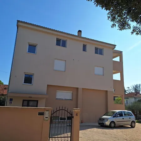 Elena & Lana * Zára