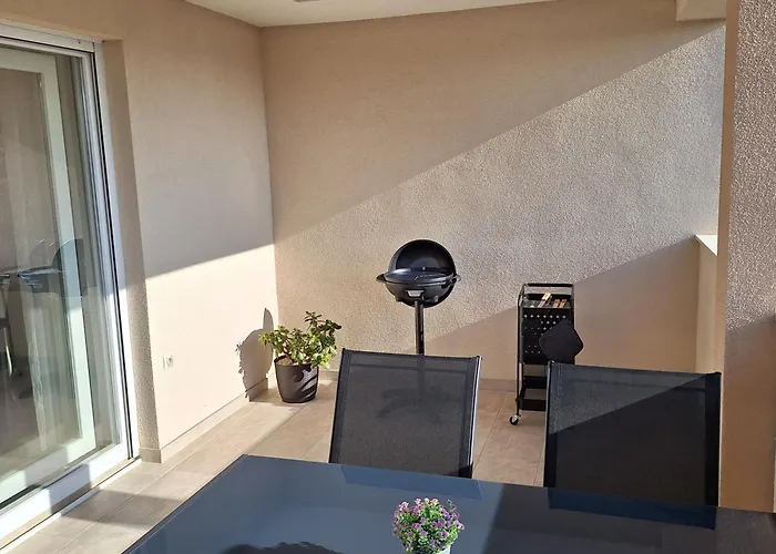 Elena & Lana Apartman *