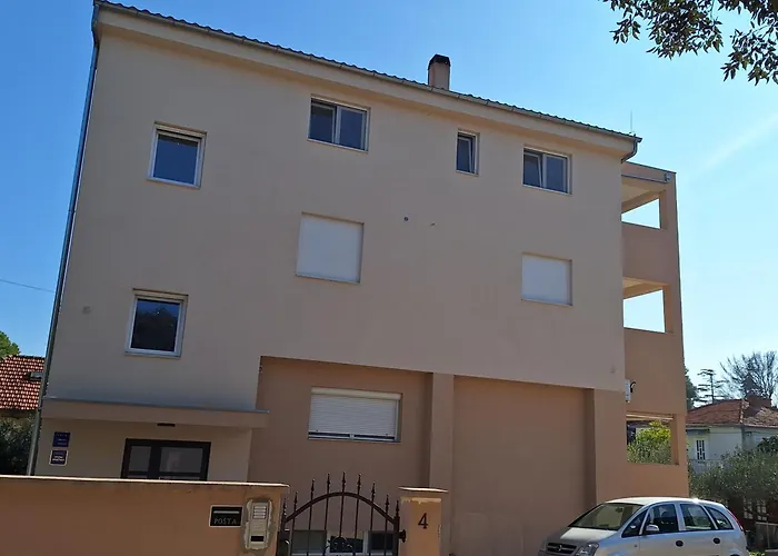 Elena & Lana * Zára