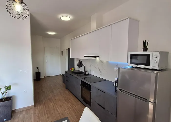 Elena & Lana * Zára