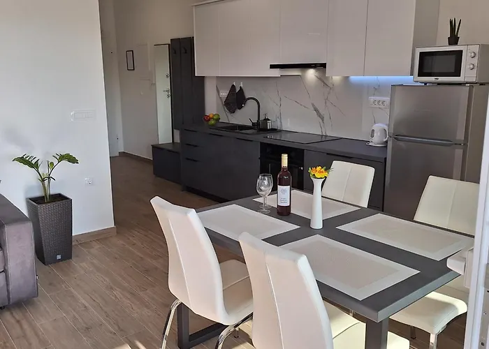 Elena & Lana Apartman *