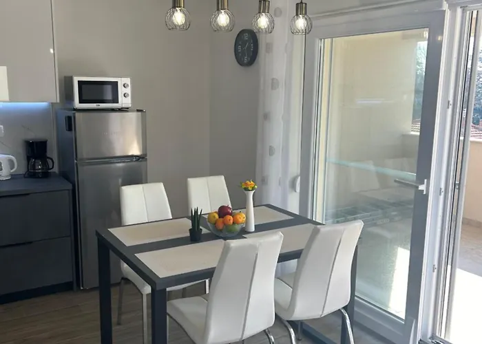 Elena & Lana Apartman *